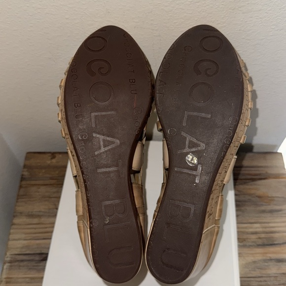 Chocolat Blu Web Moka Wedge Sandals SZ 7.5 - Picture 8 of 9